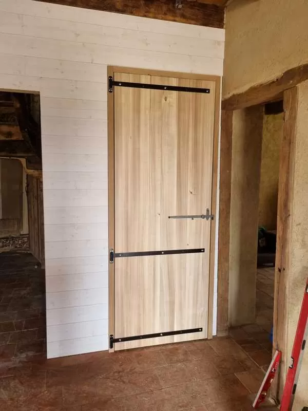 Installation de porte intérieure peuplier, L'Isle-en-Dodon, Menuiserie Agencement Delon