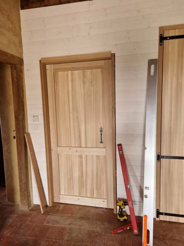 Installation de porte intérieure peuplier, L'Isle-en-Dodon, Menuiserie Agencement Delon
