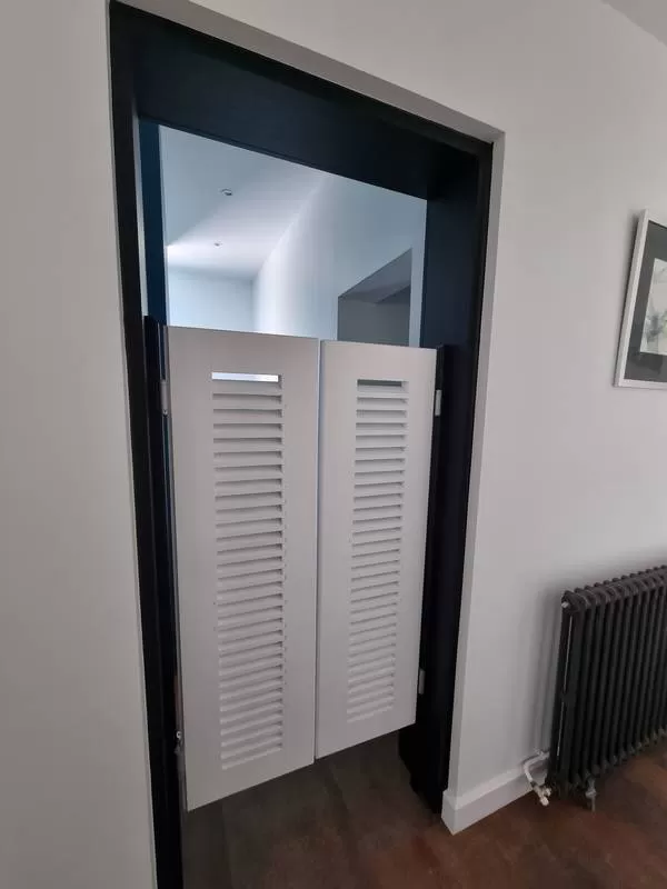 Installation de porte persienne, L'Isle-en-Dodon, Menuiserie Agencement Delon