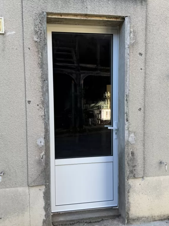 Pose d'une porte aluminium à Boulogne sur Gesse et ses alentours, L'Isle-en-Dodon, Menuiserie Agencement Delon