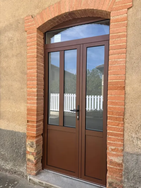 Fourniture et pose d'une porte d'entrée en aluminium à Puymaurin et ses alentours