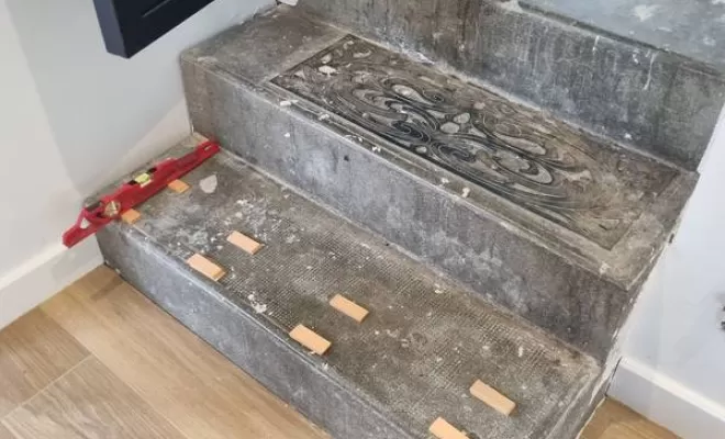 Habillage escalier béton en chêne, L'Isle-en-Dodon, Menuiserie Agencement Delon