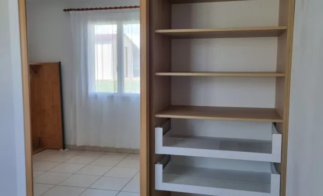 Pose d'aménagement de dressing pour chambre à Labastide-Paumès et ses alentours, L'Isle-en-Dodon, Menuiserie Agencement Delon